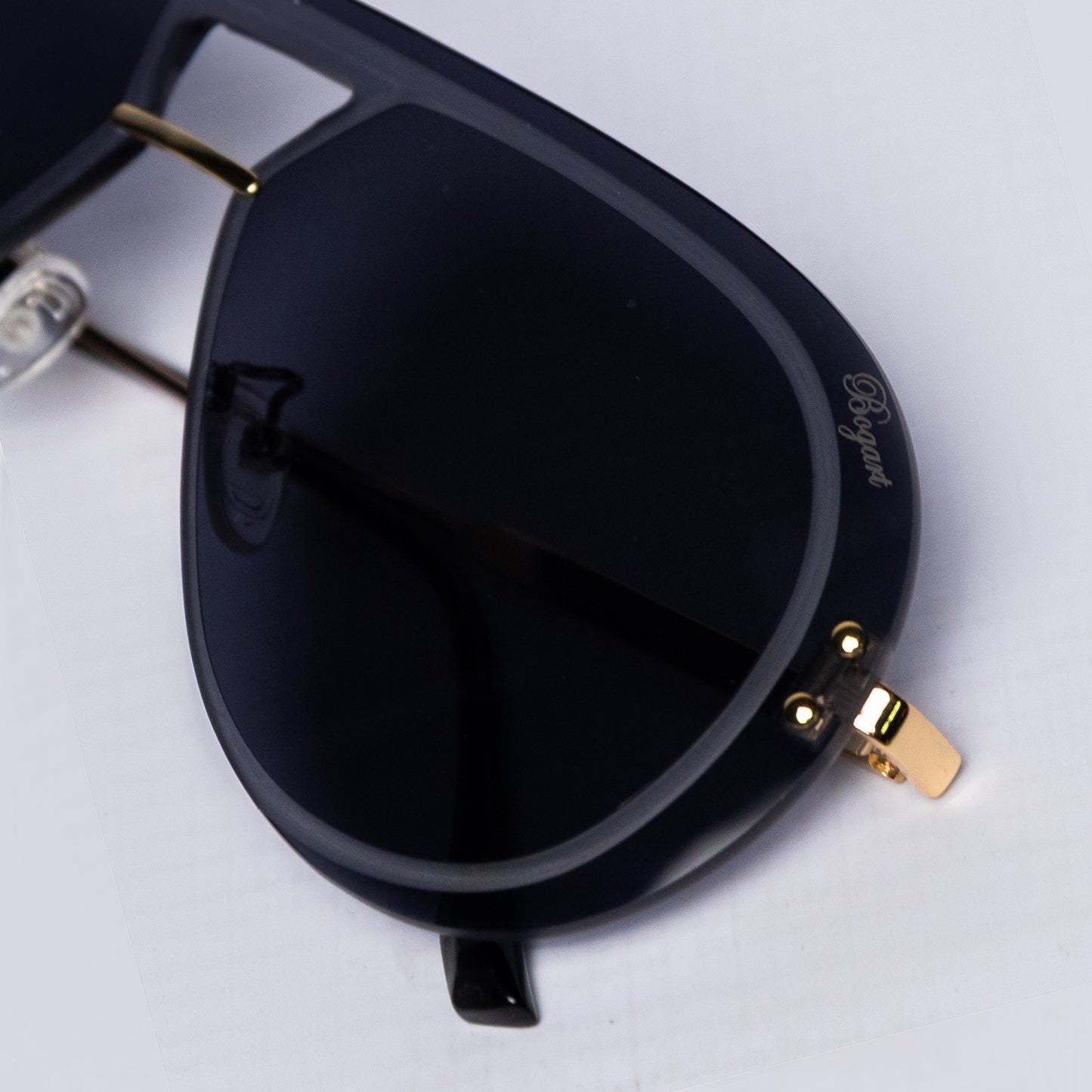 Bogart Noir Gold Shields