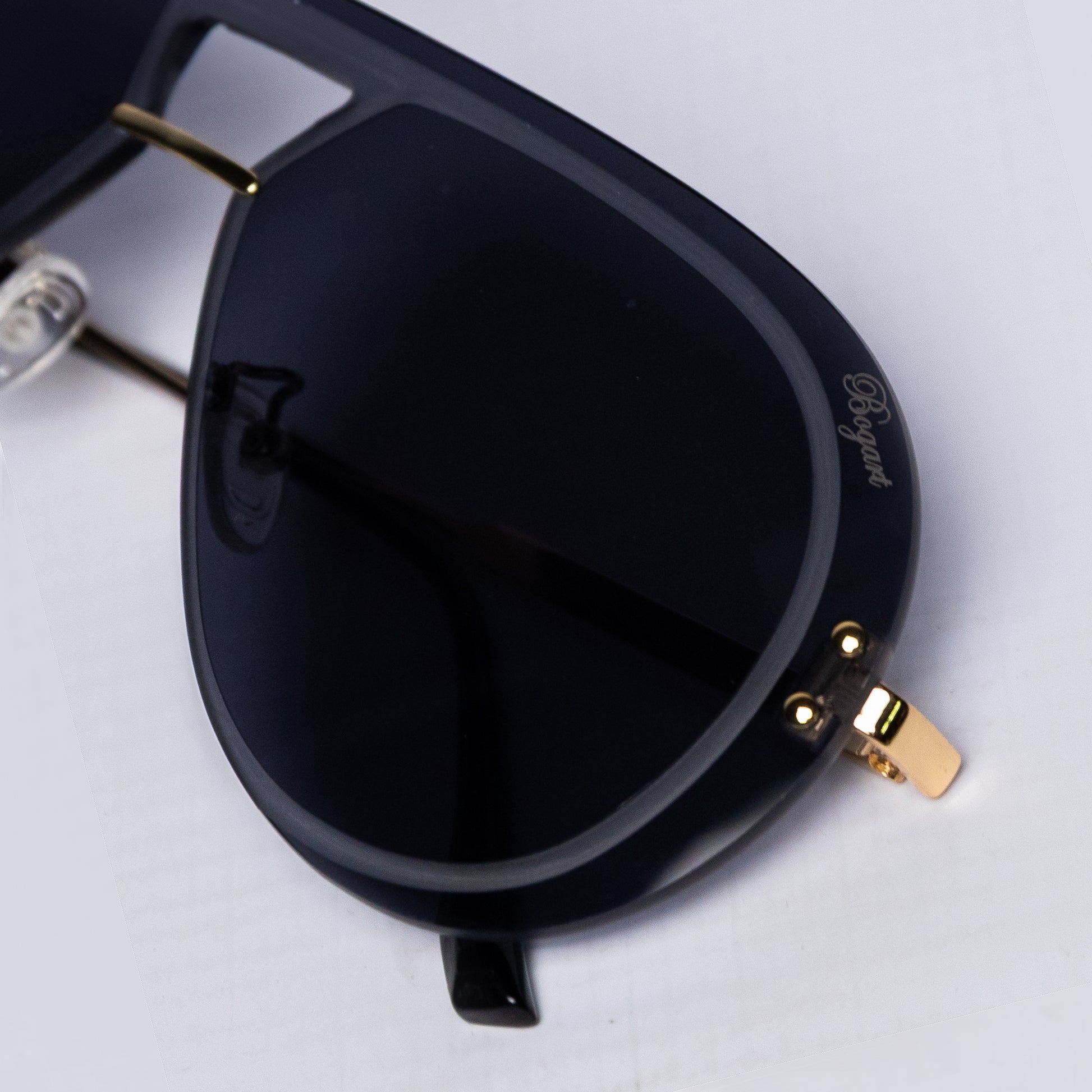 Bogart Noir Gold Shields